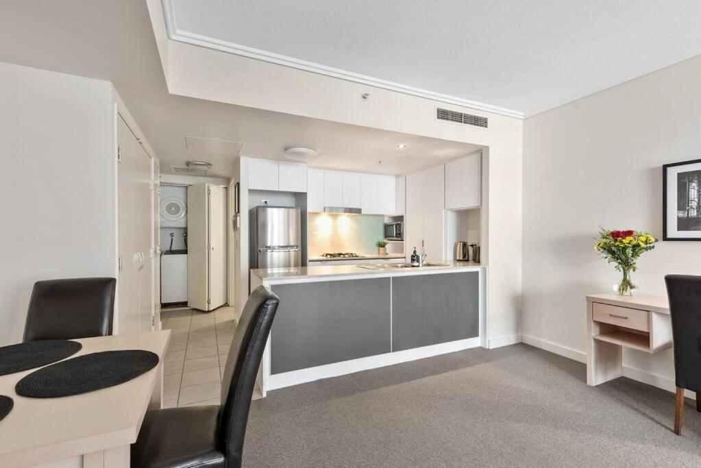 Heart Of The Cbd ~ 1bed/1bath/balcony/free Parking Brisbane