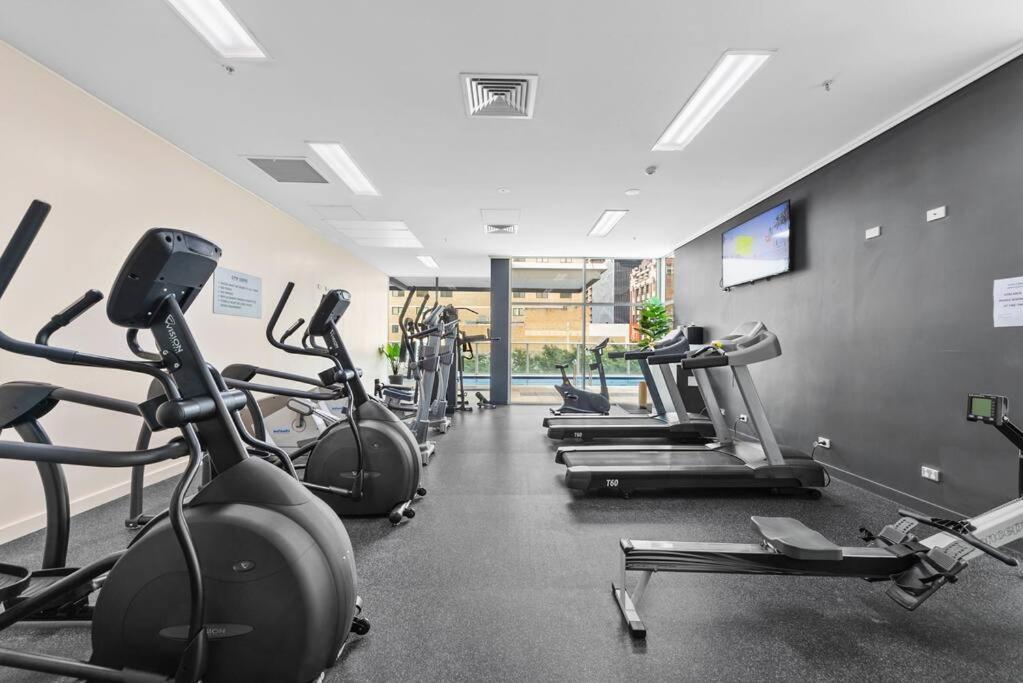 Apartment Heart Of The Cbd ~ 1bed/1bath/balcony/free Parking