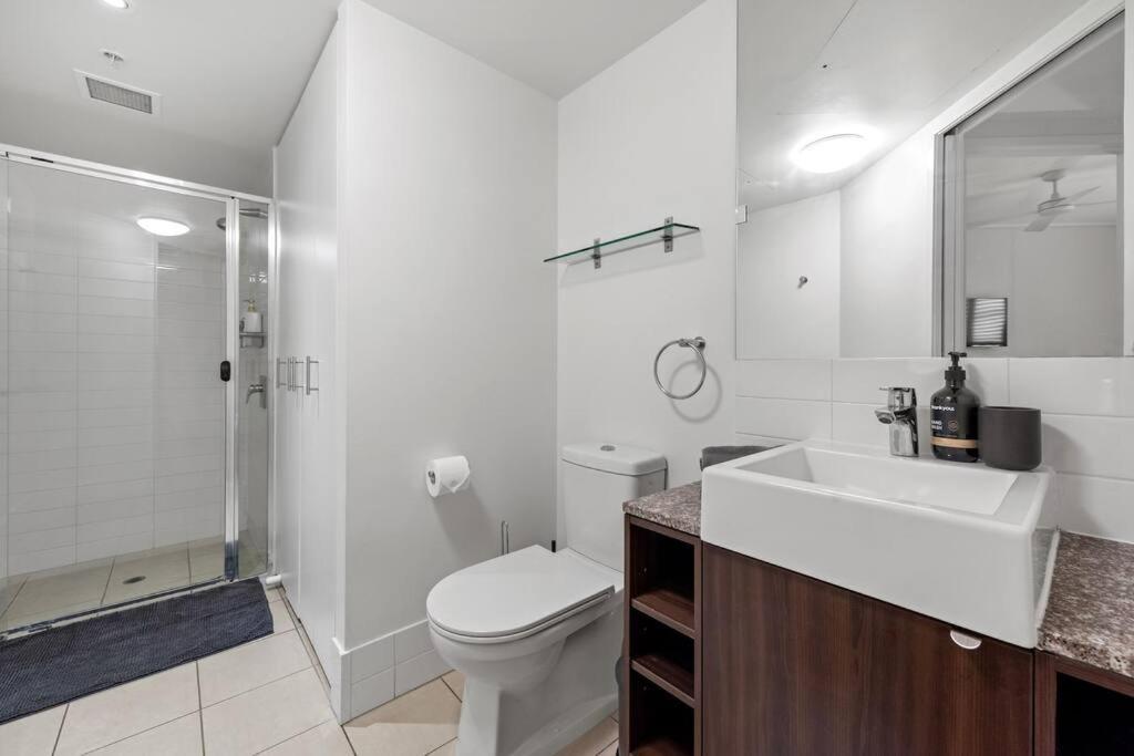 Breathtaking! 2bed/2bath/1car/pool ~ Cbd Apartment *