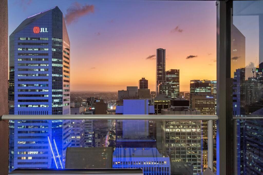 Breathtaking! 2bed/2bath/1car/pool ~ Cbd *