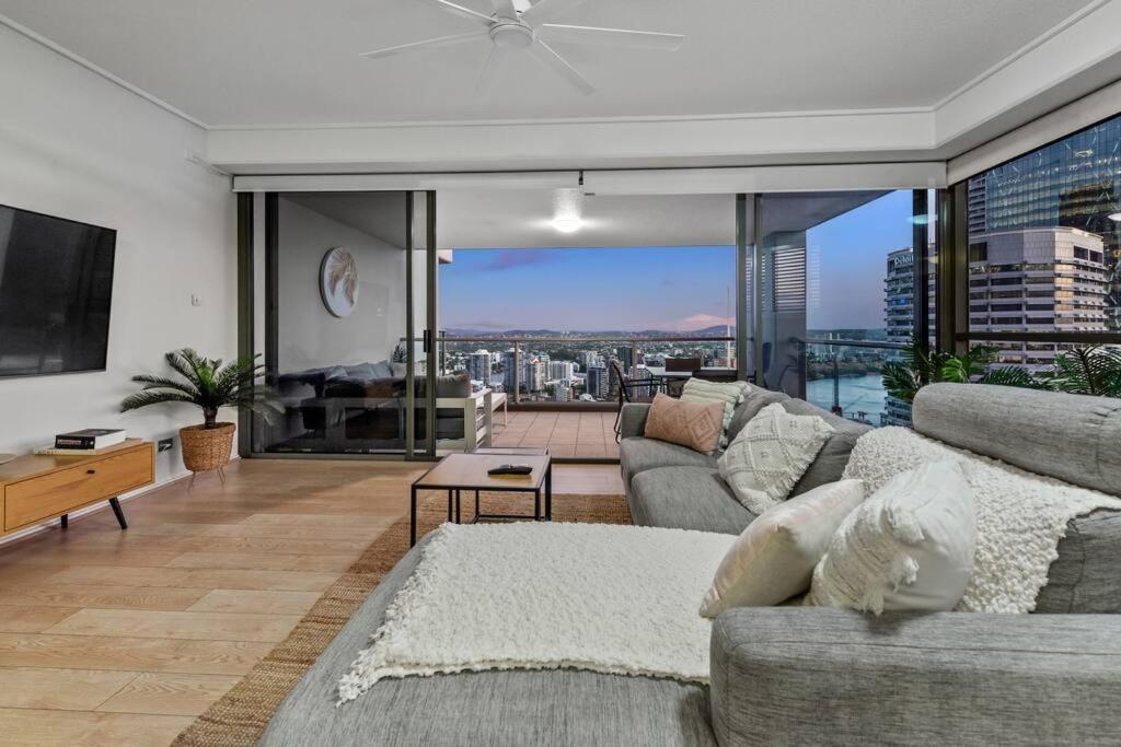 Apartment Breathtaking! 2bed/2bath/1car/pool ~ Cbd