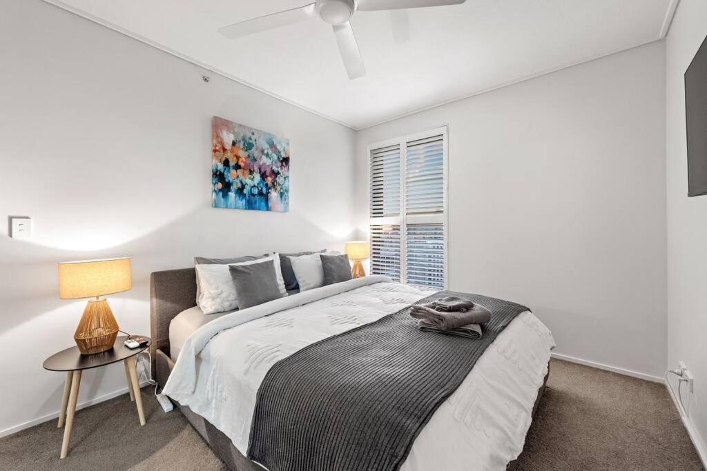 Breathtaking! 2bed/2bath/1car/pool ~ Cbd Brisbane