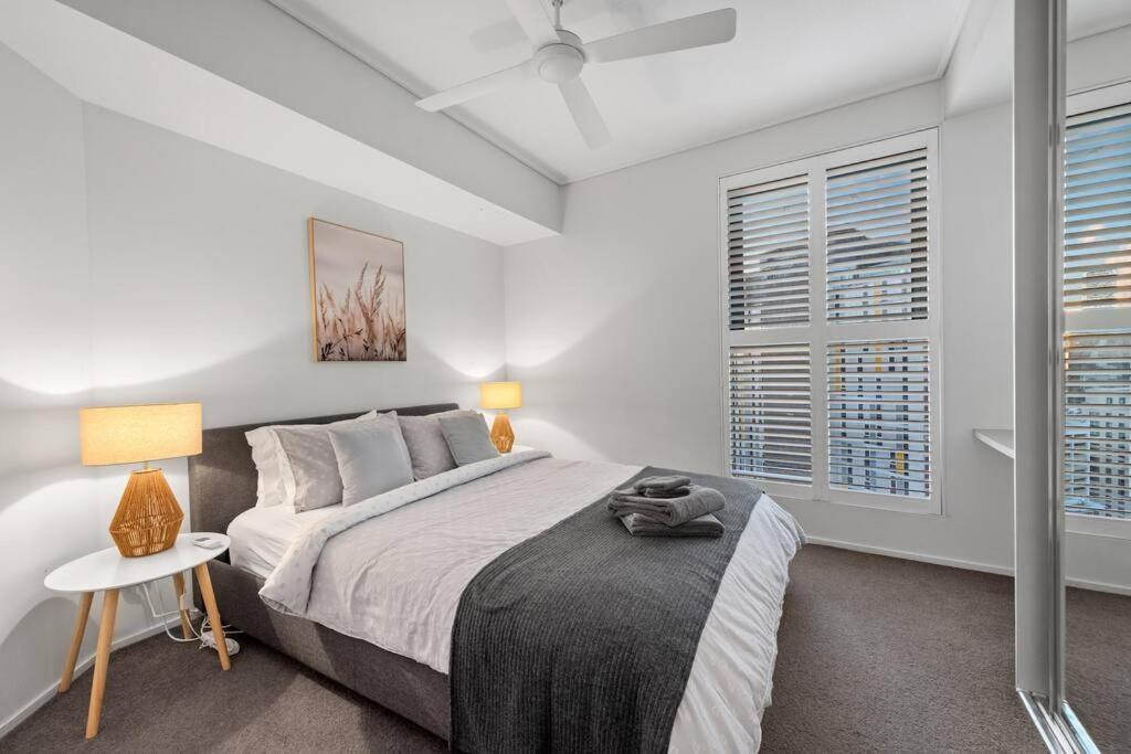 Breathtaking! 2bed/2bath/1car/pool ~ Cbd Apartment Brisbane