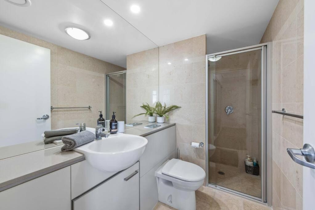 Dress Circle! 2bed/2bath/1car/amazing Views ~ Cbd Brisbane