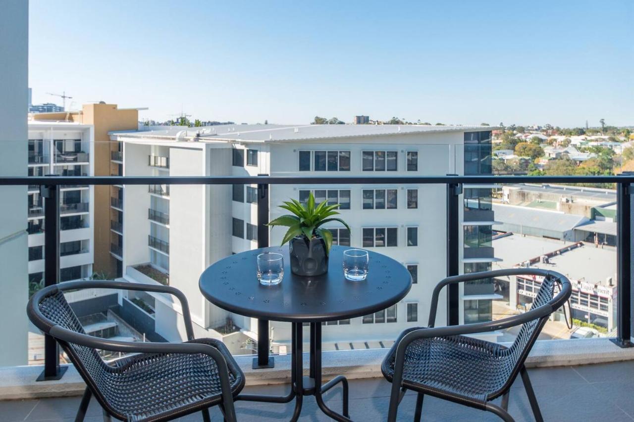 Cityscape Serenity With Pool Near Gabba And Cbd *