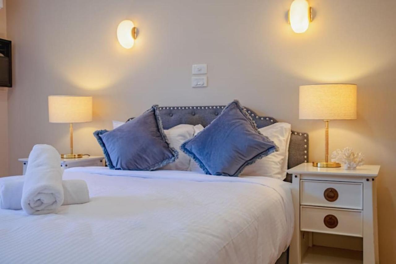 Decorated With 4bd Family House With Pool Brisbane