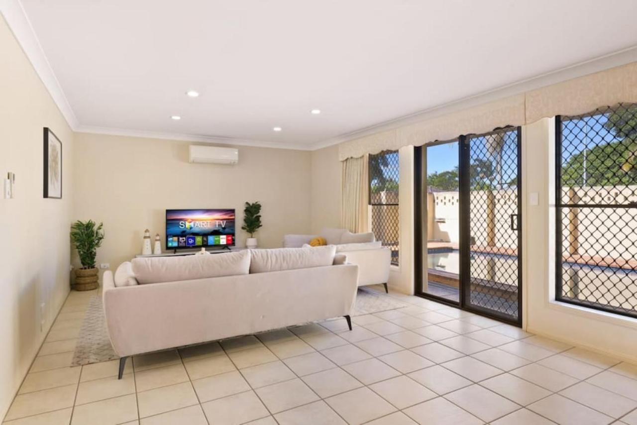 Decorated With 4bd Family House With Pool * Brisbane