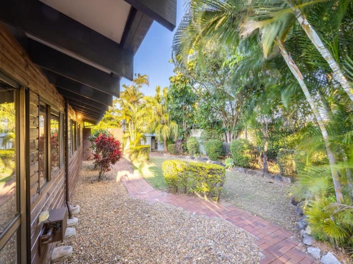 Hidden Bali Style 5br House In Robertson *