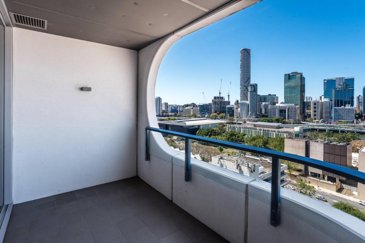 South City View 2 Bedroom With Parking * Brisbane