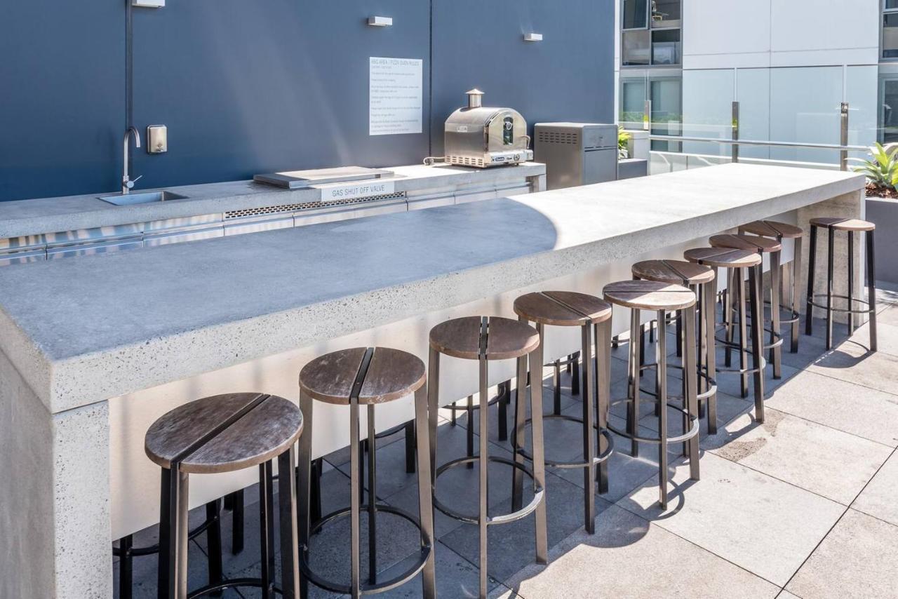 South City View 2 Bedroom With Parking Apartment Brisbane