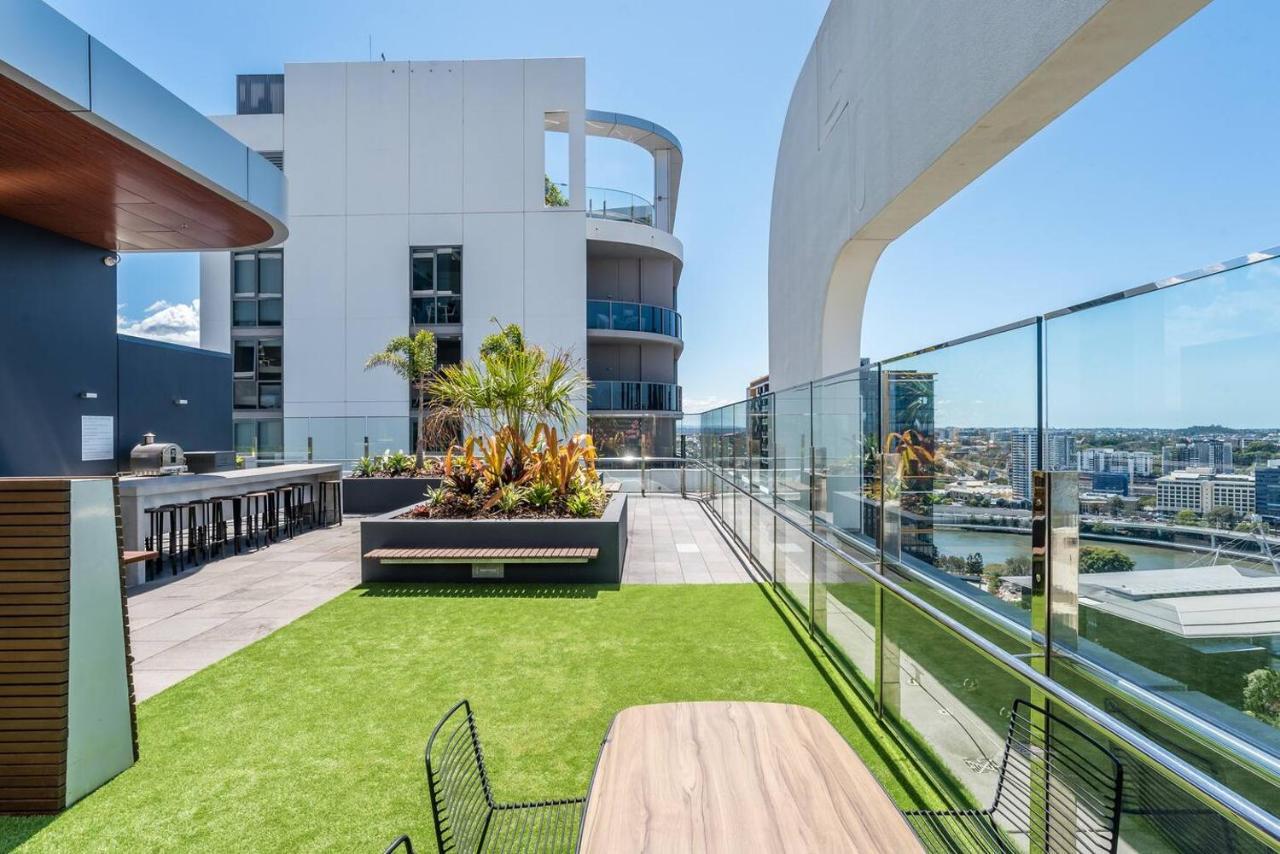 South City View 2 Bedroom With Parking Apartment Brisbane