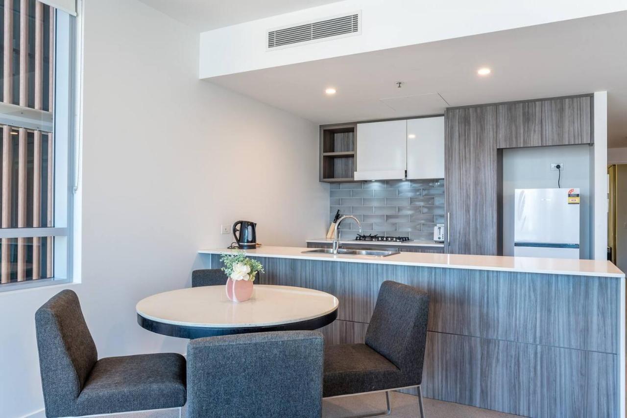South City View 2 Bedroom With Parking * Brisbane