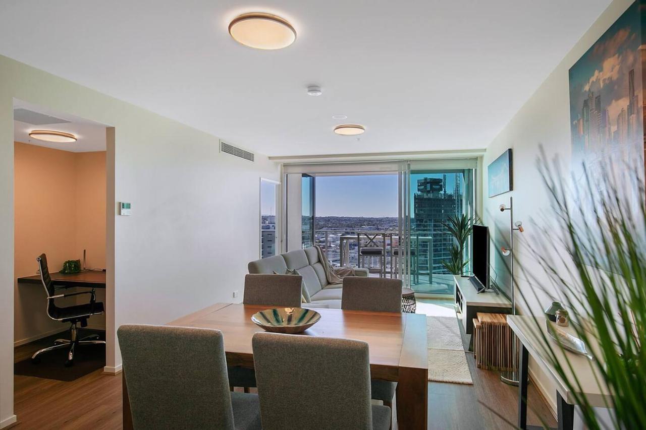 Fall In With Waterfront Resort-style Living * Brisbane