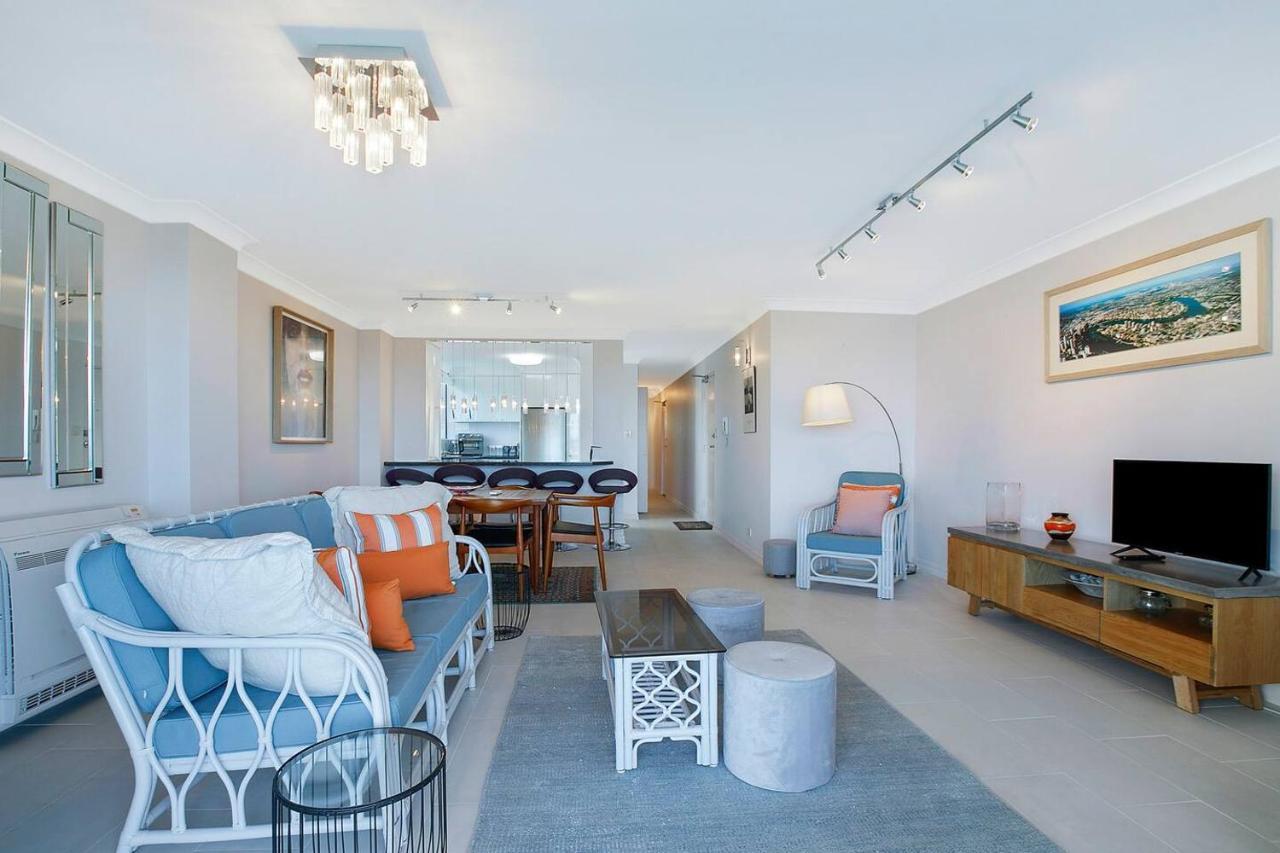 'riverside Terrace' Inner-city Retro-chic With Pool Apartment