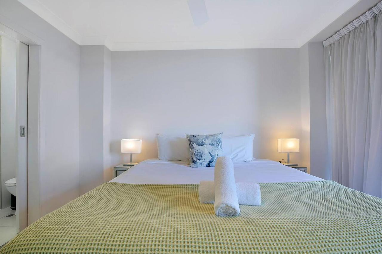 'riverside Terrace' Inner-city Retro-chic With Pool