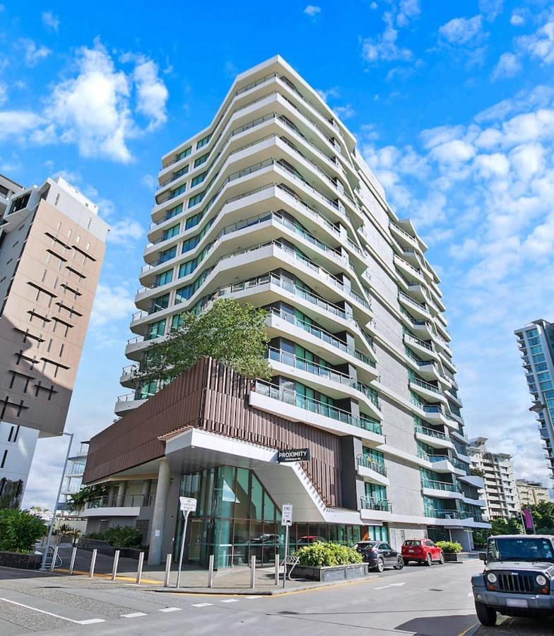 'riverfront Flow' Poolside And Portside In Hamilton Brisbane