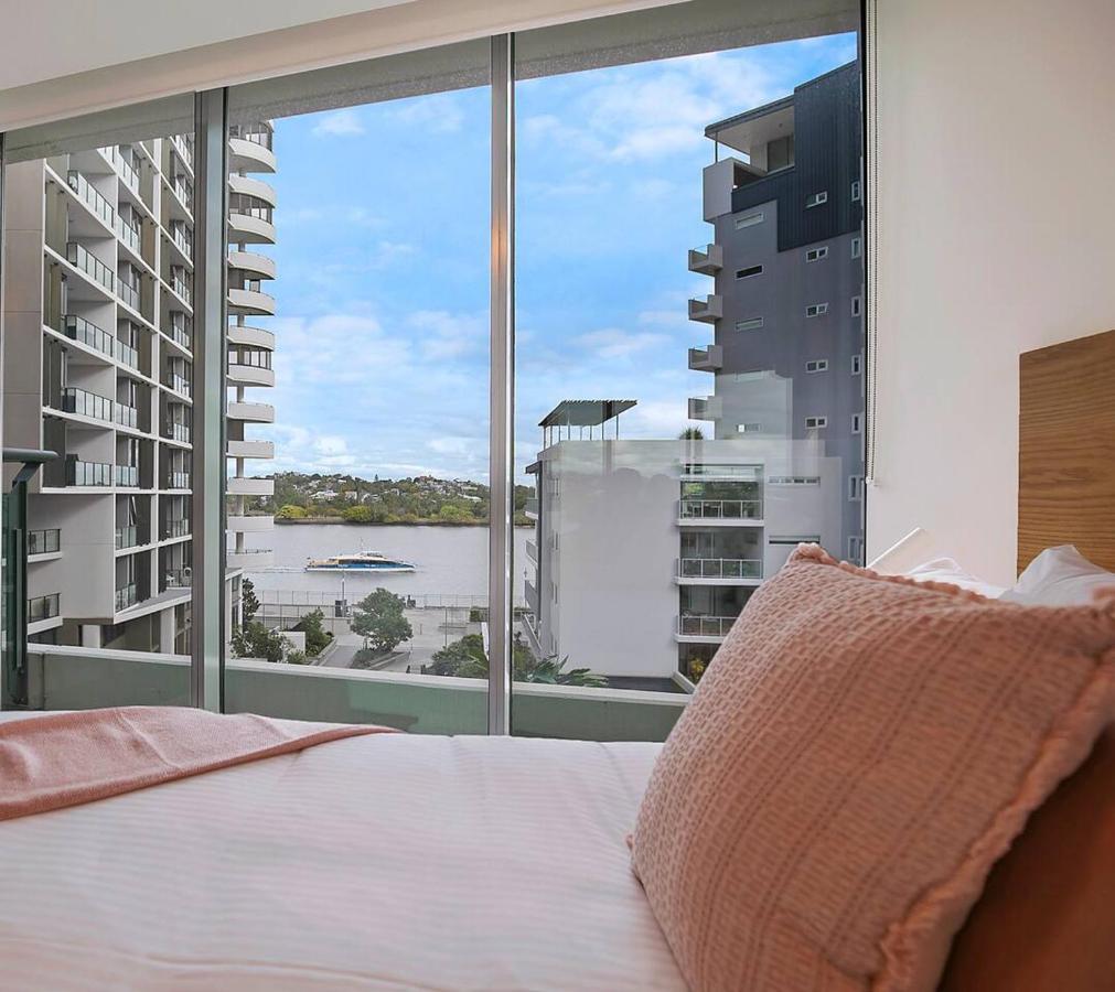 'riverfront Flow' Poolside And Portside In Hamilton Apartment Brisbane