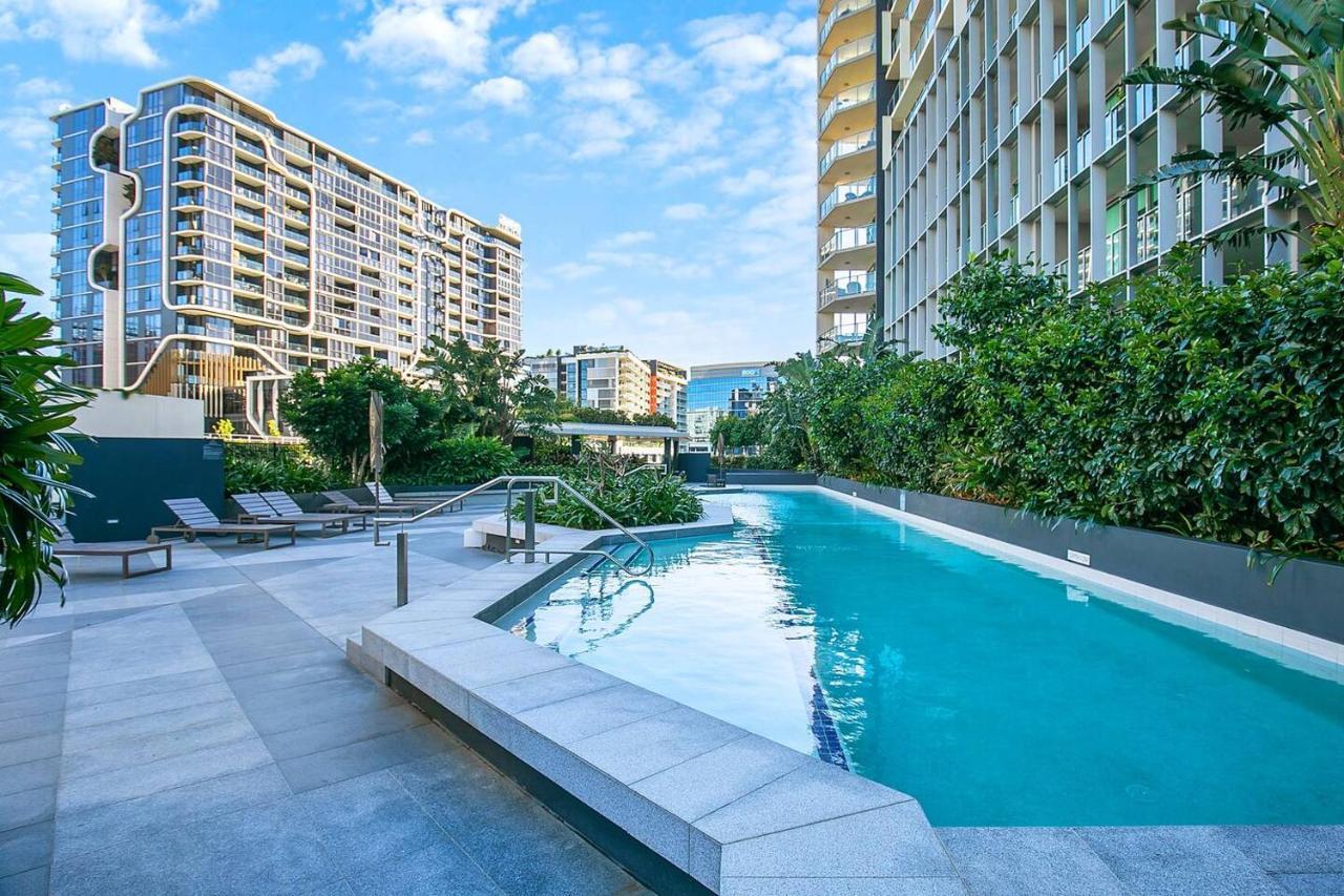 Apartment Fall In With Waterfront Resort-style Living