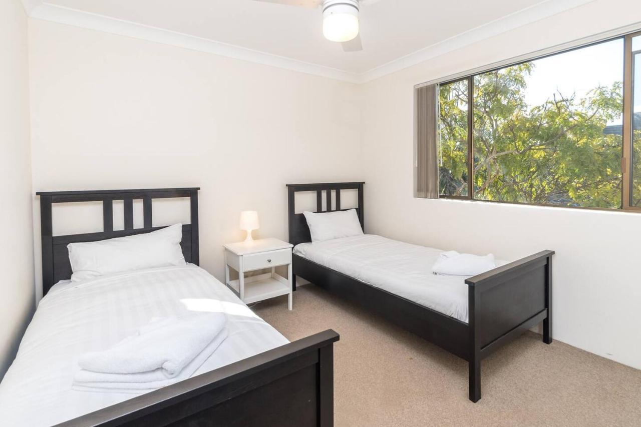 The Hidden Flower - A Spacious Poolside Abode Apartment Brisbane