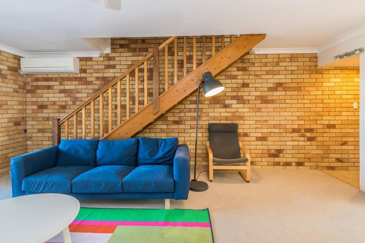 Apartment The Hidden Flower - A Spacious Poolside Abode Brisbane