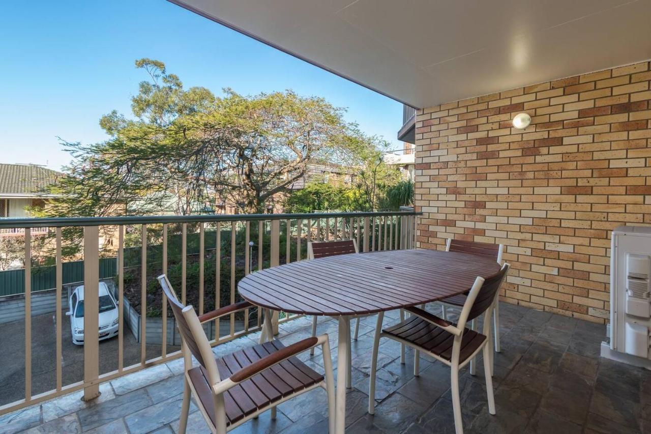 The Hidden Flower - A Spacious Poolside Abode Apartment Brisbane