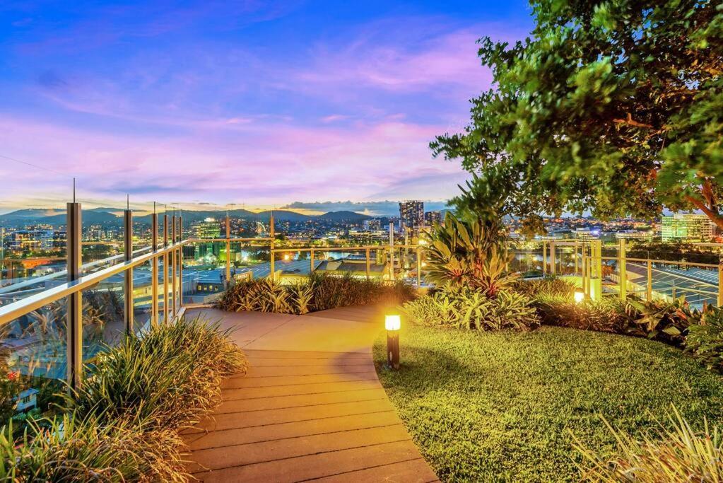 Apartment View From The ~ 2bed, 2bath, 2parking, Balcony Brisbane