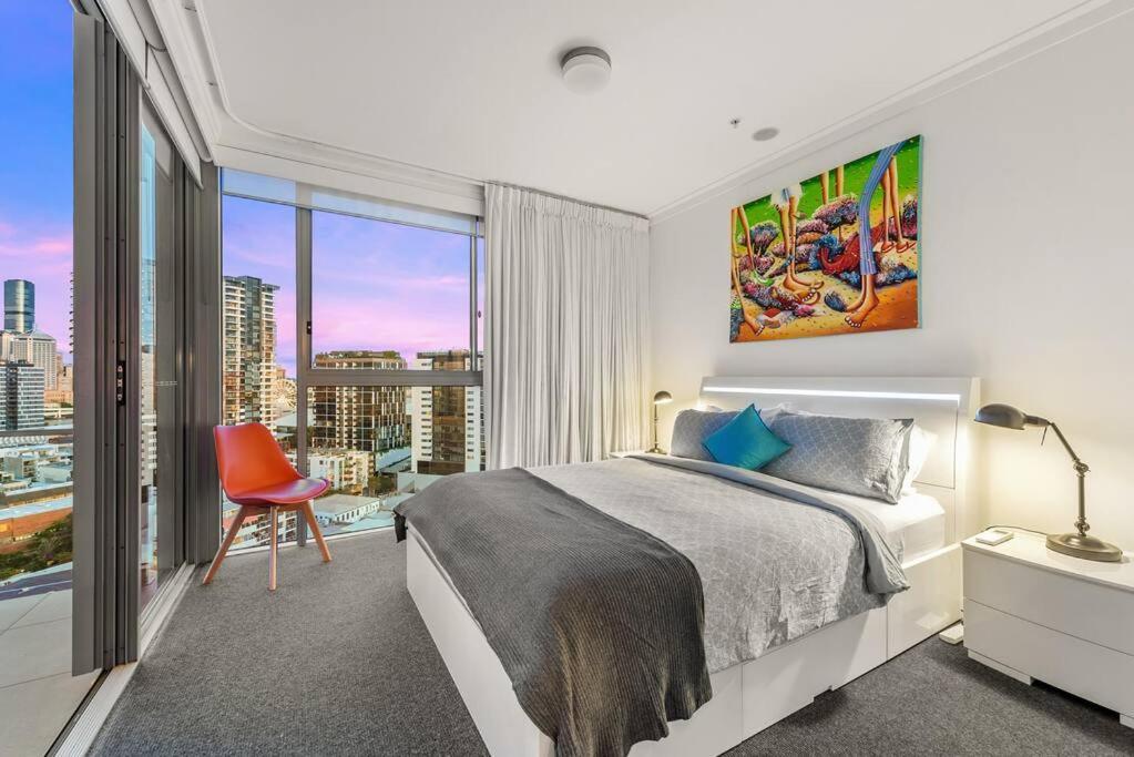 View From The ~ 2bed, 2bath, 2parking, Balcony Apartment Brisbane