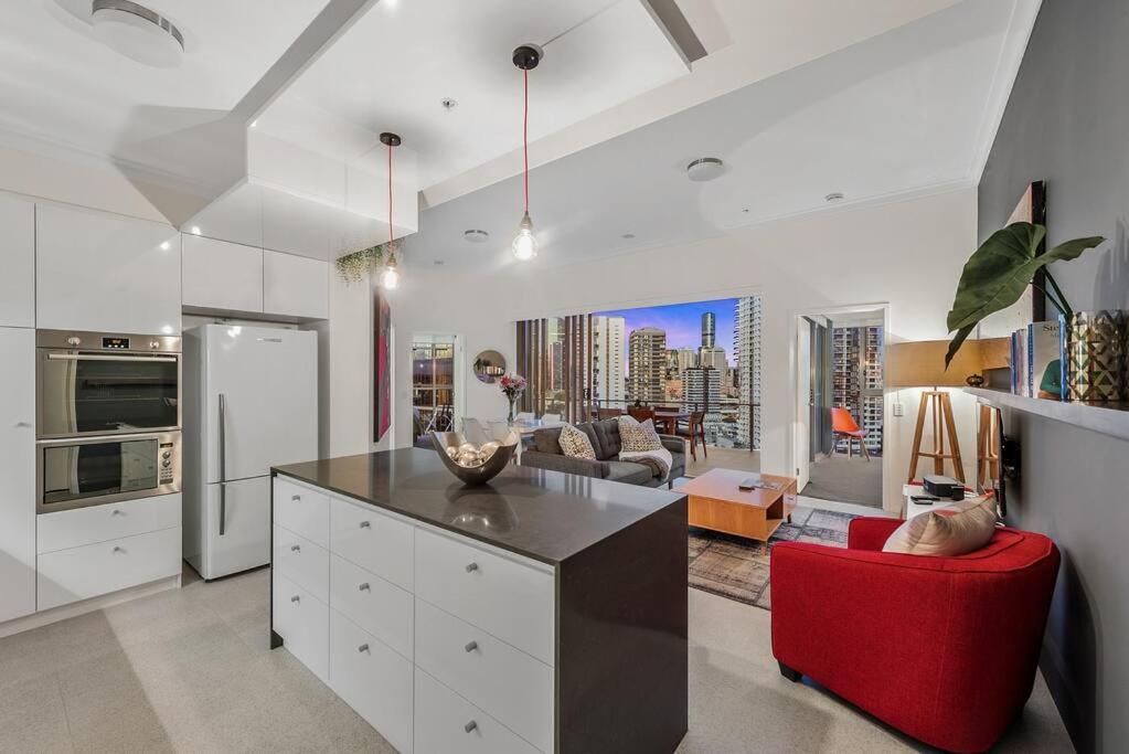 View From The ~ 2bed, 2bath, 2parking, Balcony Apartment Brisbane