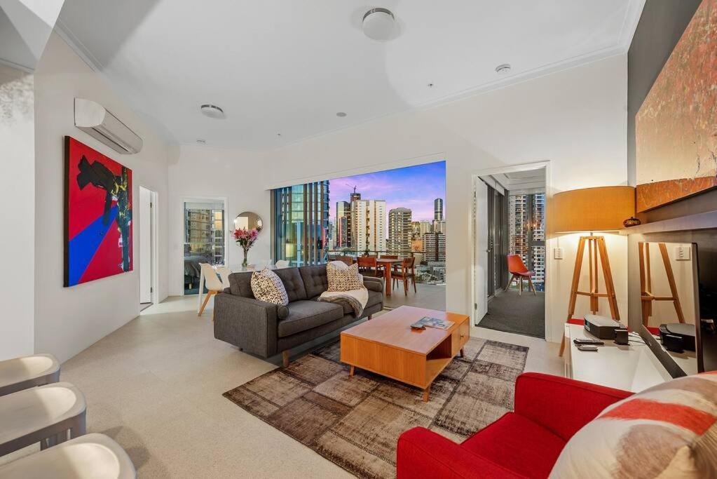 View From The ~ 2bed, 2bath, 2parking, Balcony Apartment Brisbane