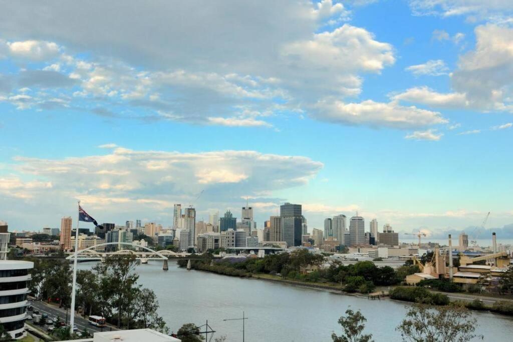 Apartment Paddington Pad With Back Deck And Free Car Space Close To Suncorp