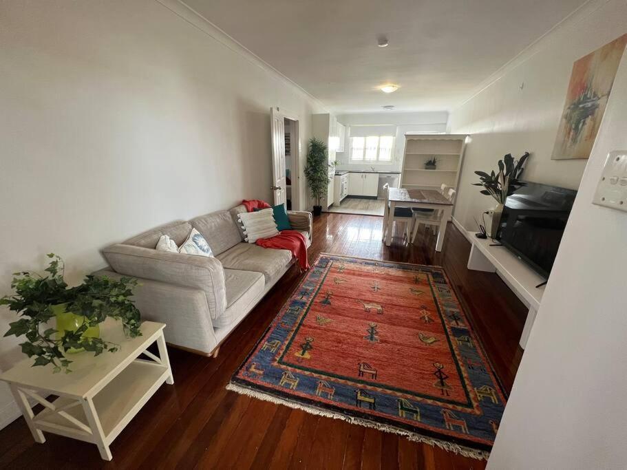 Paddington Pad With Back Deck And Free Car Space Close To Suncorp Apartment Brisbane