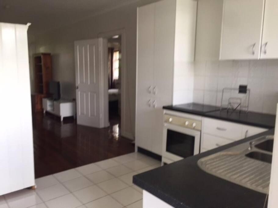 Paddington Pad With Back Deck And Free Car Space Close To Suncorp Apartment Brisbane