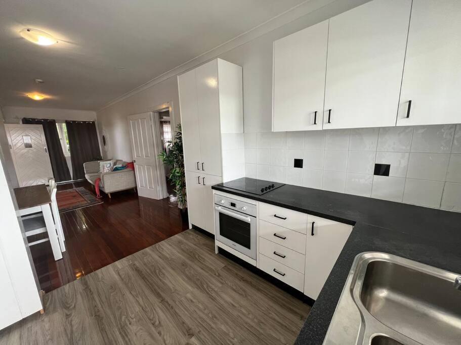 Paddington Pad With Back Deck And Free Car Space Close To Suncorp Brisbane