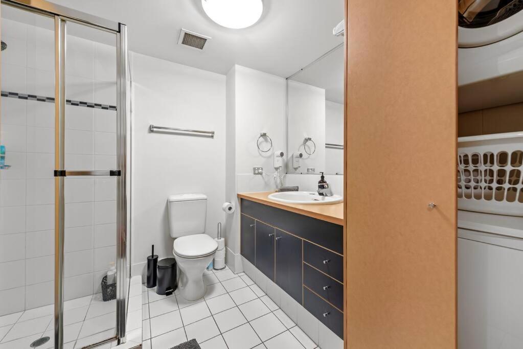 Pad ~ 1bed/1bath/balcony/1car ~ 10 Mins Cbd * Brisbane