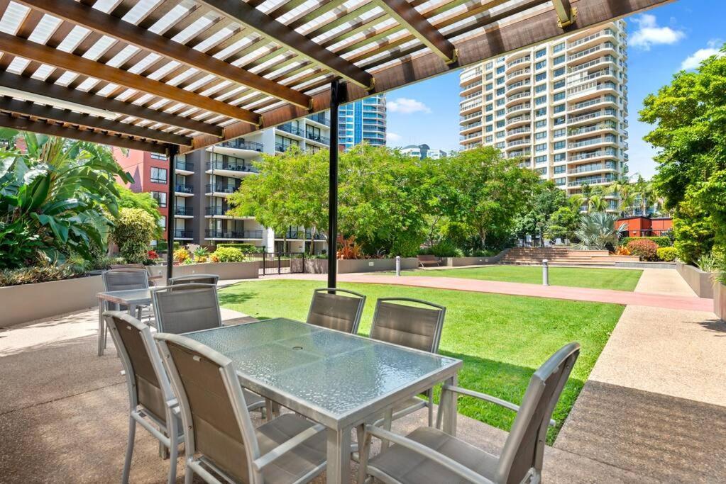 Pad ~ 1bed/1bath/balcony/1car ~ 10 Mins Cbd * Brisbane