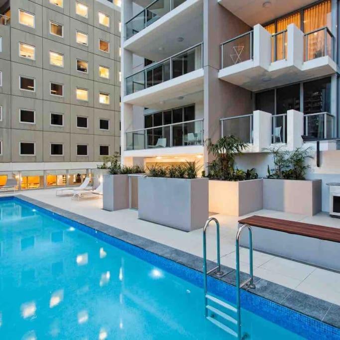 Apartment Central Cbd Studio, Balcony, Pool, Gym, Sauna *