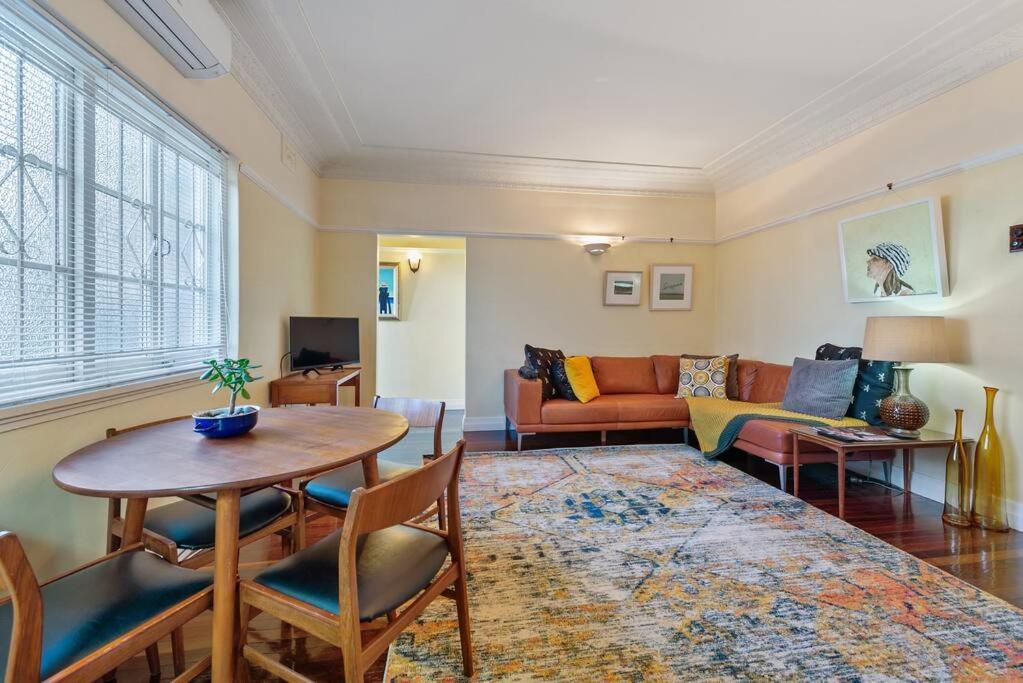 Apartment Step Back Into Style ~ 2bed/1bath/1car ~ New Farm *