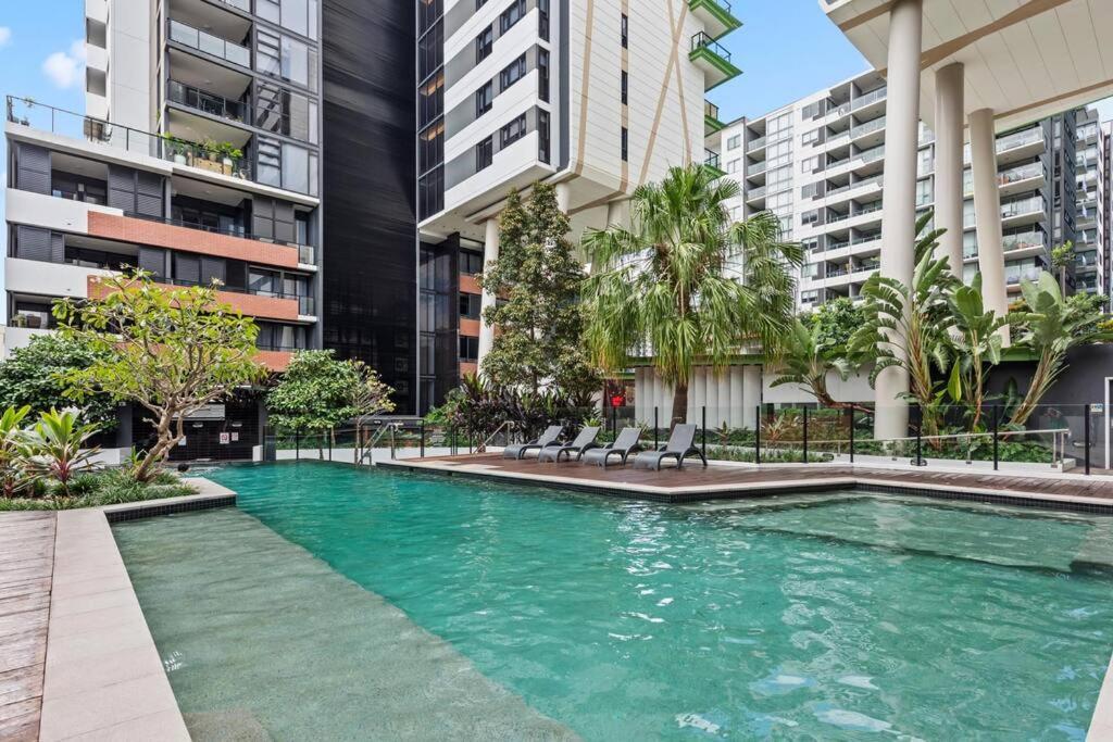 South Bank Sensational! ~ 1bed,1bath,1car,balcony Apartment