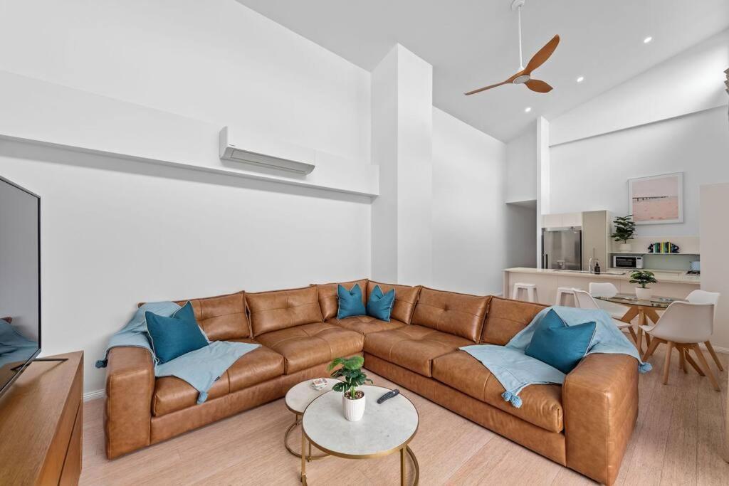Apartment Hidden Oasis! 2bed/2bath/1car ~ 5mins To Cbd *