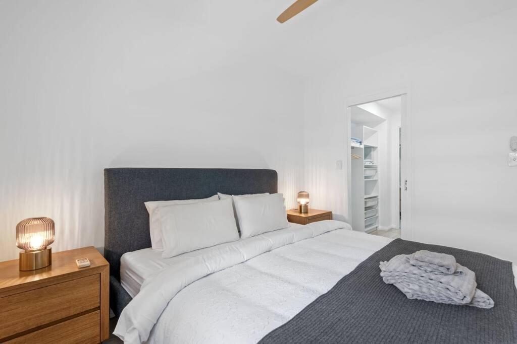 Hidden Oasis! 2bed/2bath/1car ~ 5mins To Cbd Apartment