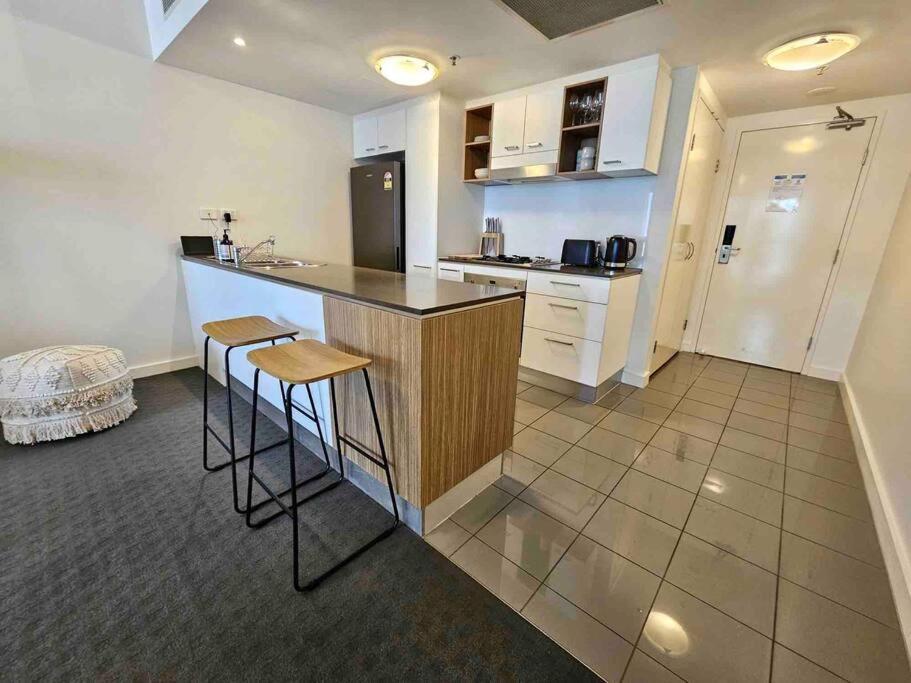 Luxury Center King Bed And Study Brisbane