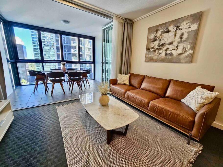 Apartment Luxury Center King Bed And Study Brisbane