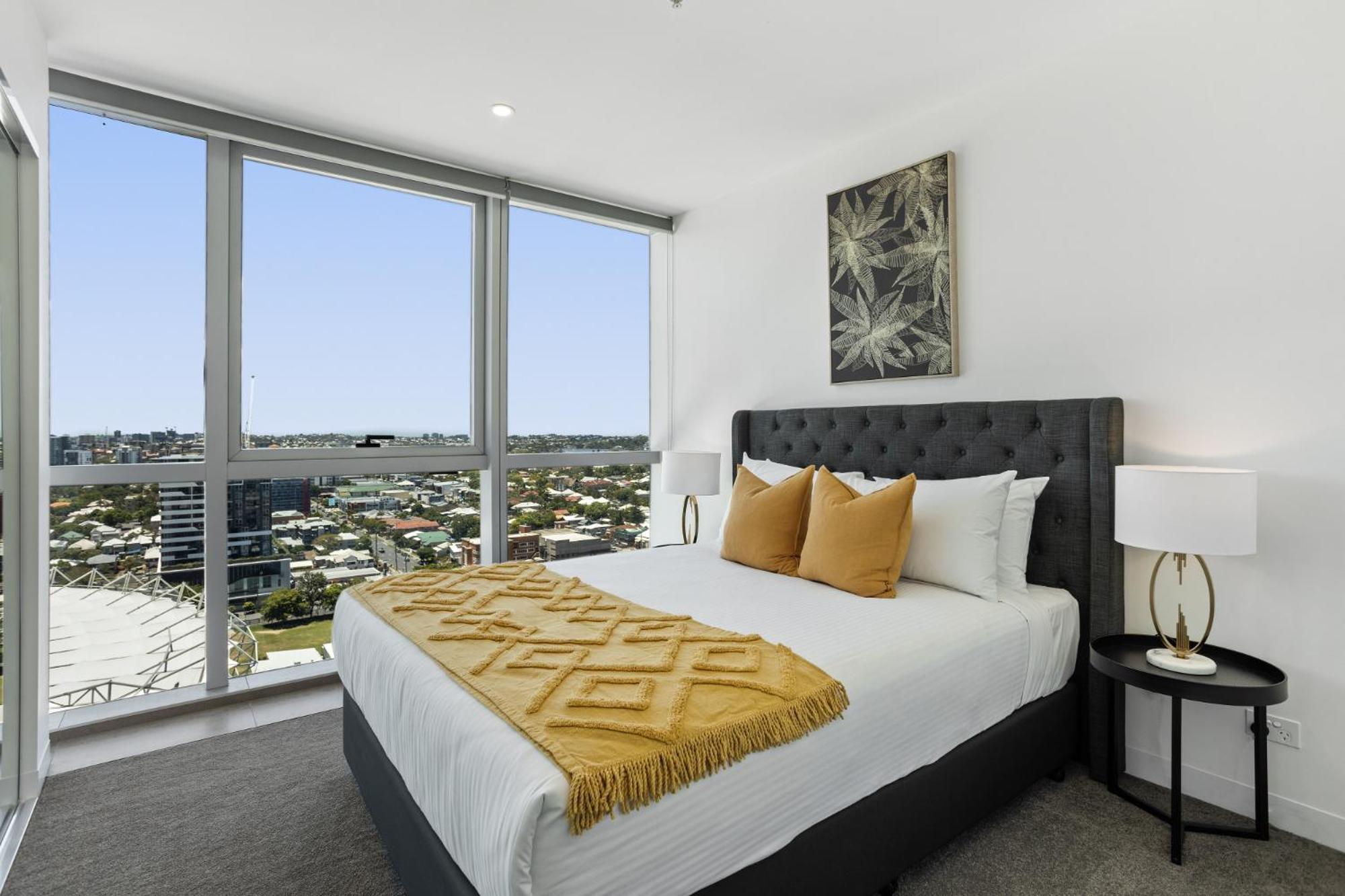 Executive 2-bed With Stadium View, Great Amenities *
