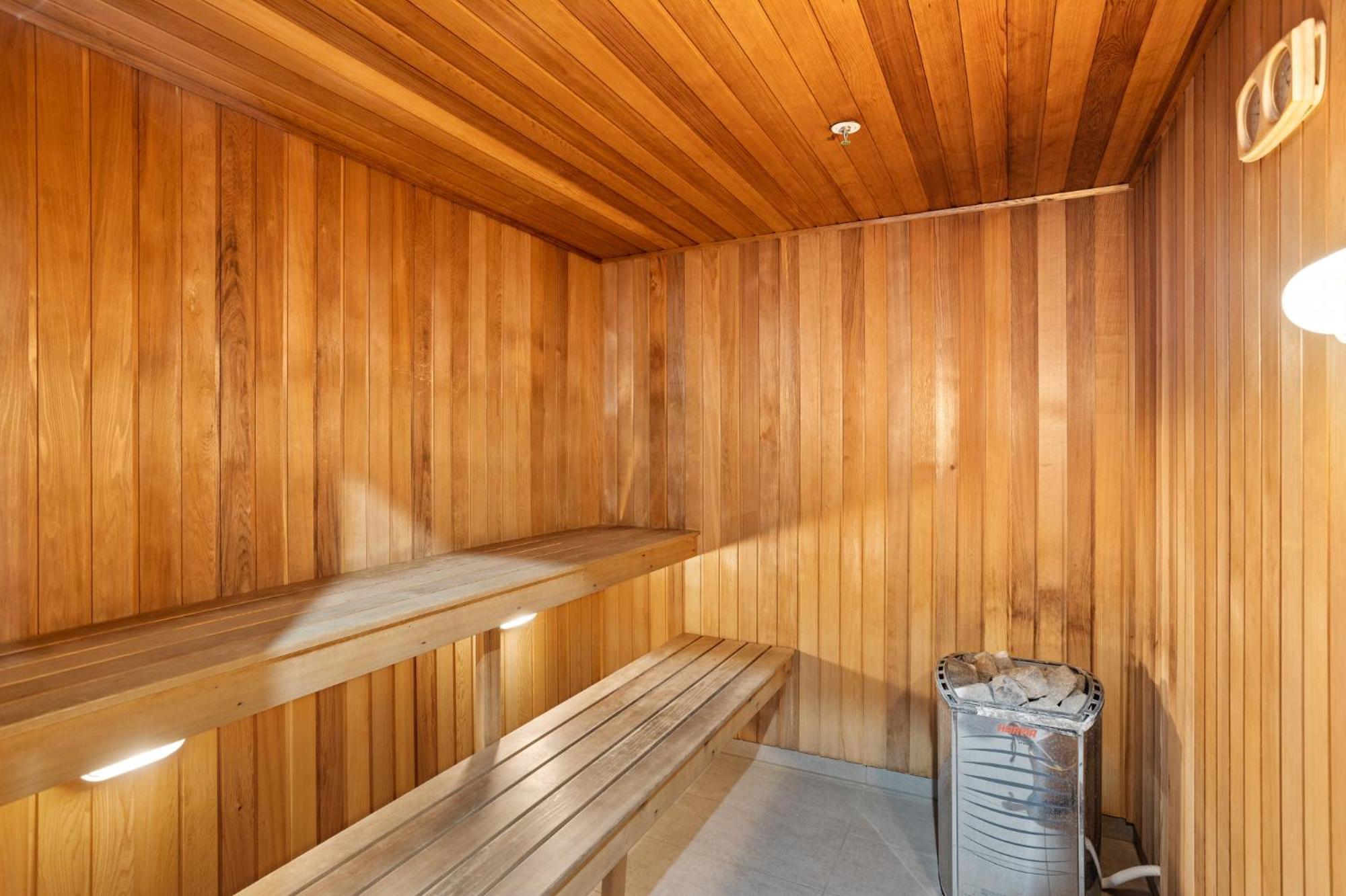 Executive 2-bed With Stadium View, Great Amenities *