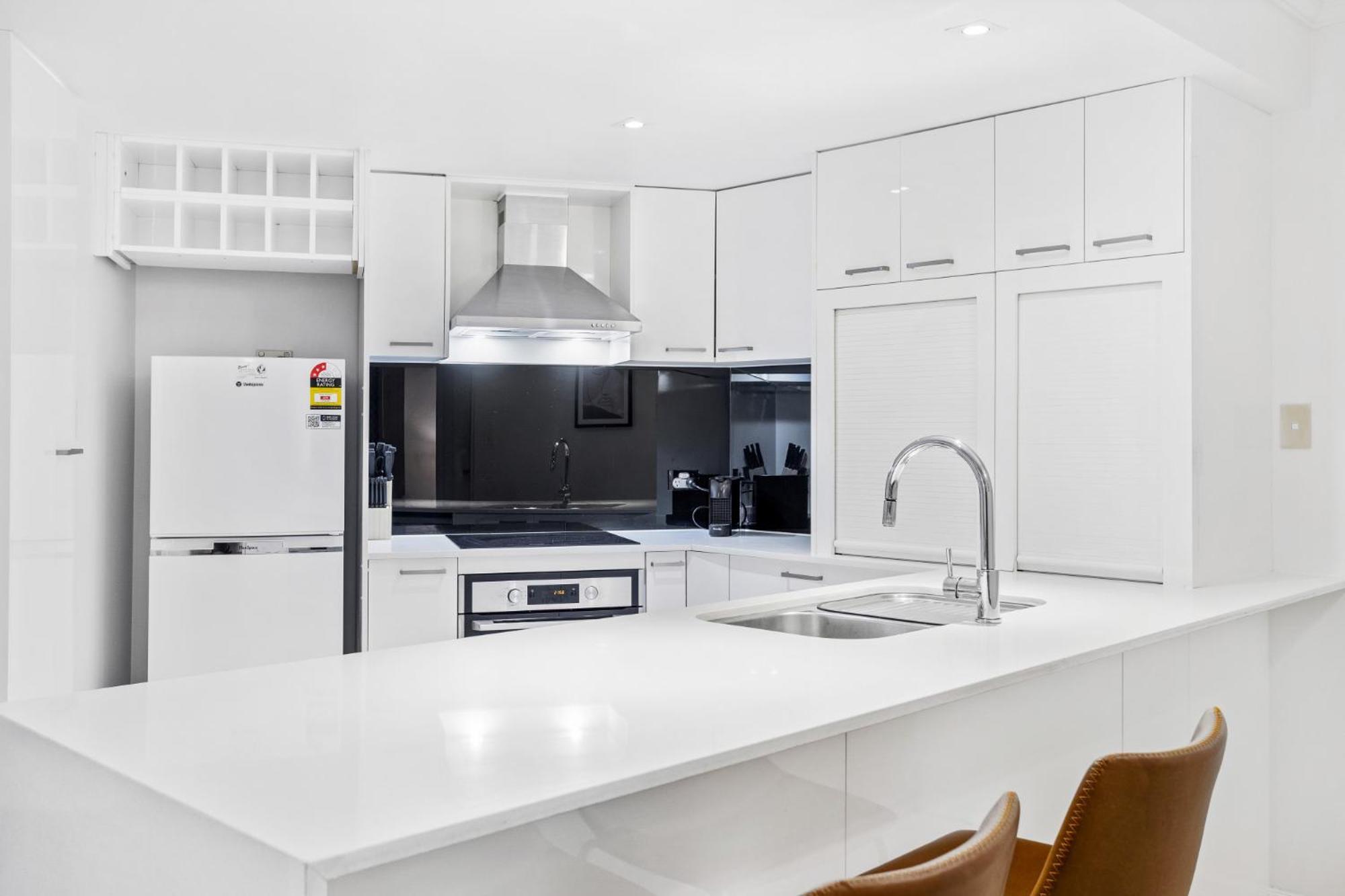 Apartment Comfy 2-bed With Pool And Secure Parking