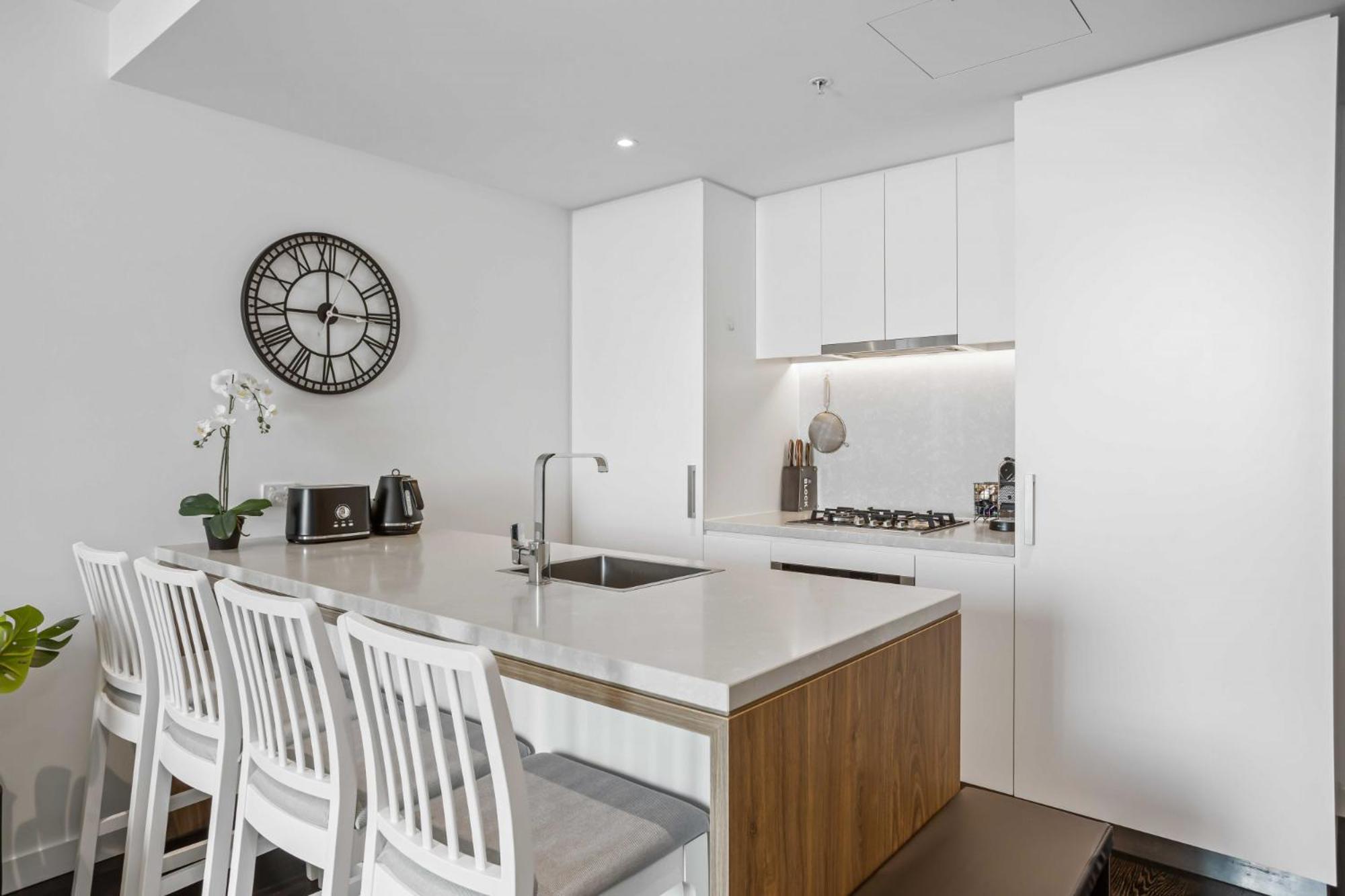 Chic 1-bed With Parking, Rooftop Pool And Gym Apartment *