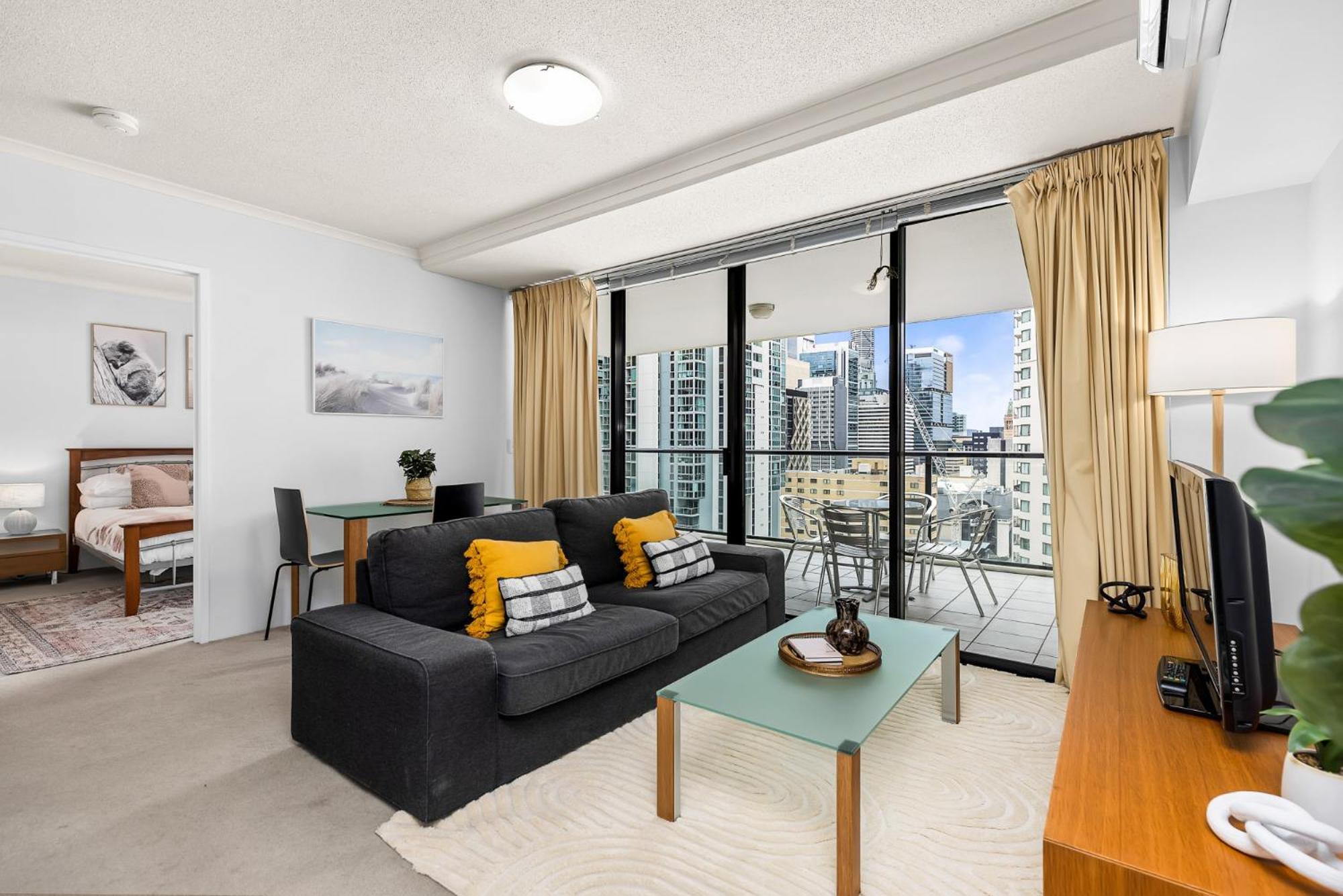 Apartment 1-bed Centre With Pool, Bbq & Gym *