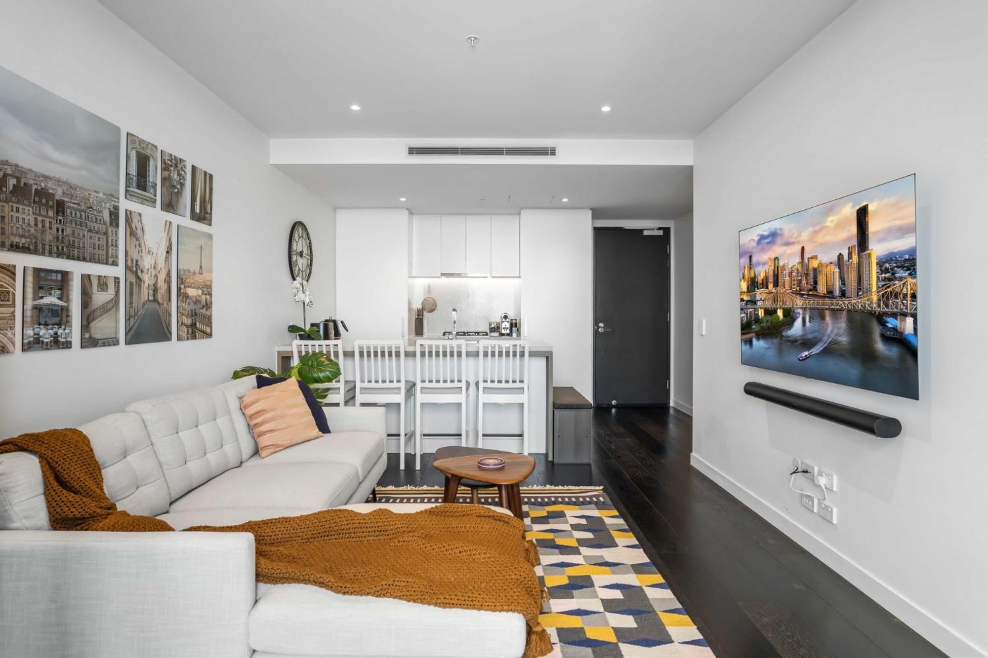 Chic 1-bed With Parking, Rooftop Pool And Gym *