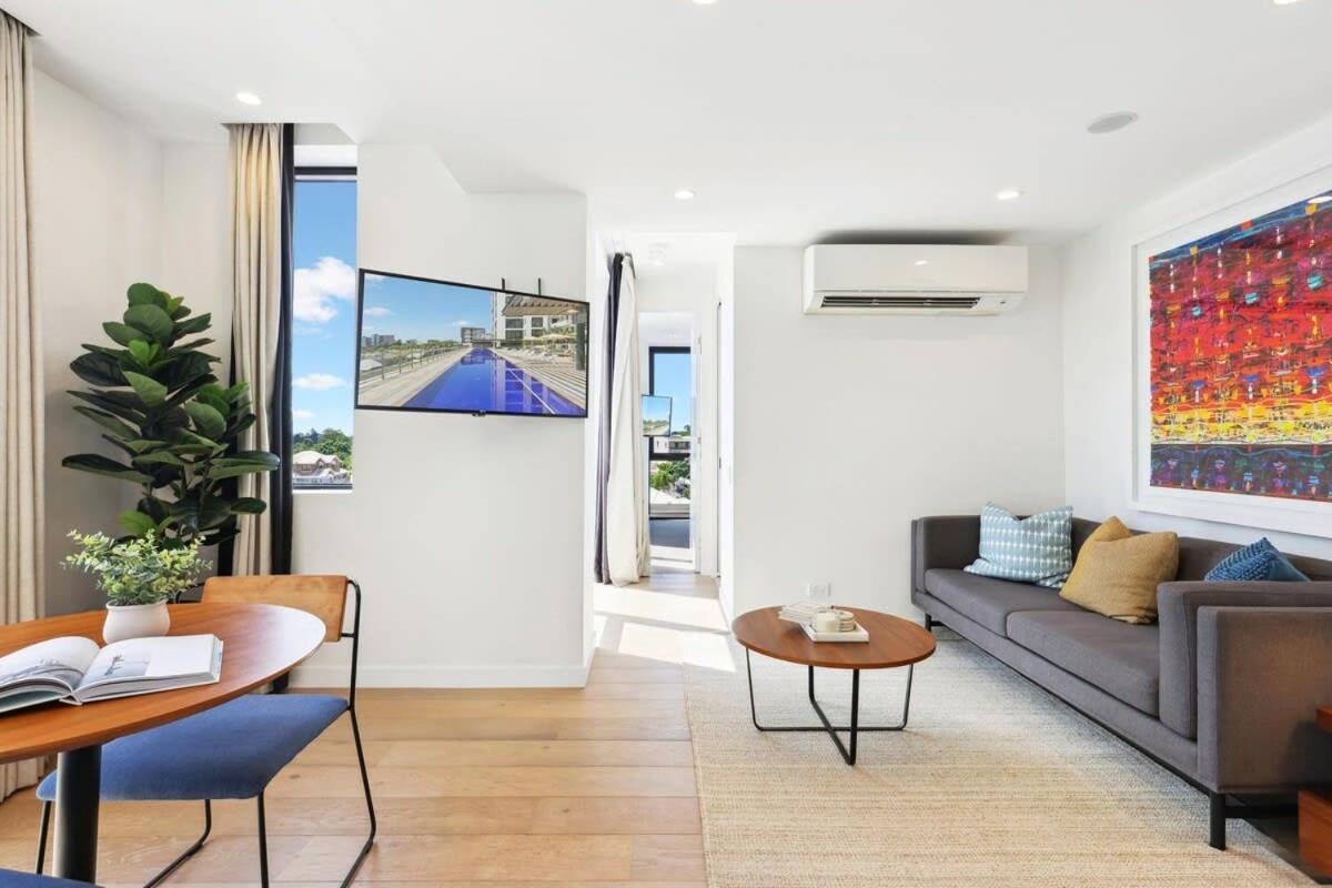 Stunning 1-bed By Victoria Park With Pool & Gym Apartment *