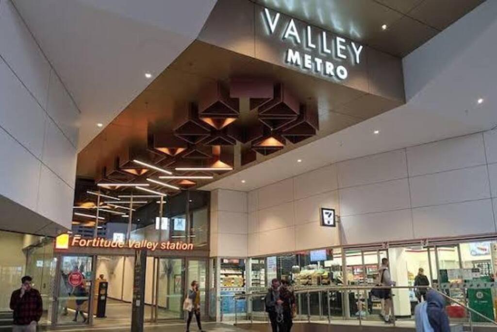 Spacious 2br- Centre Of Brissy! *